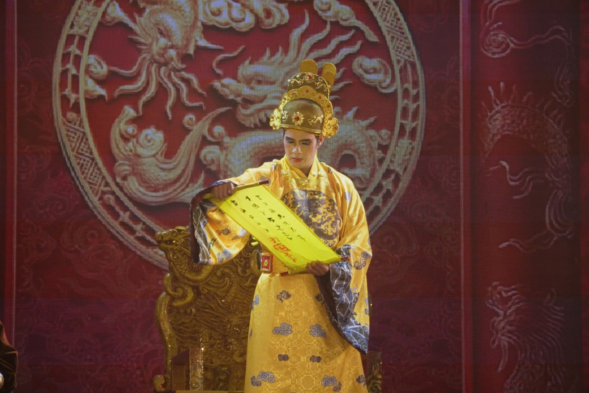 Đưa dê, khỉ, lợn, ngỗng làm xiếc trong vở diễn về Phật hoàng Trần Nhân Tông - Ảnh 4. Trần Nhân Tông - Ảnh 2.