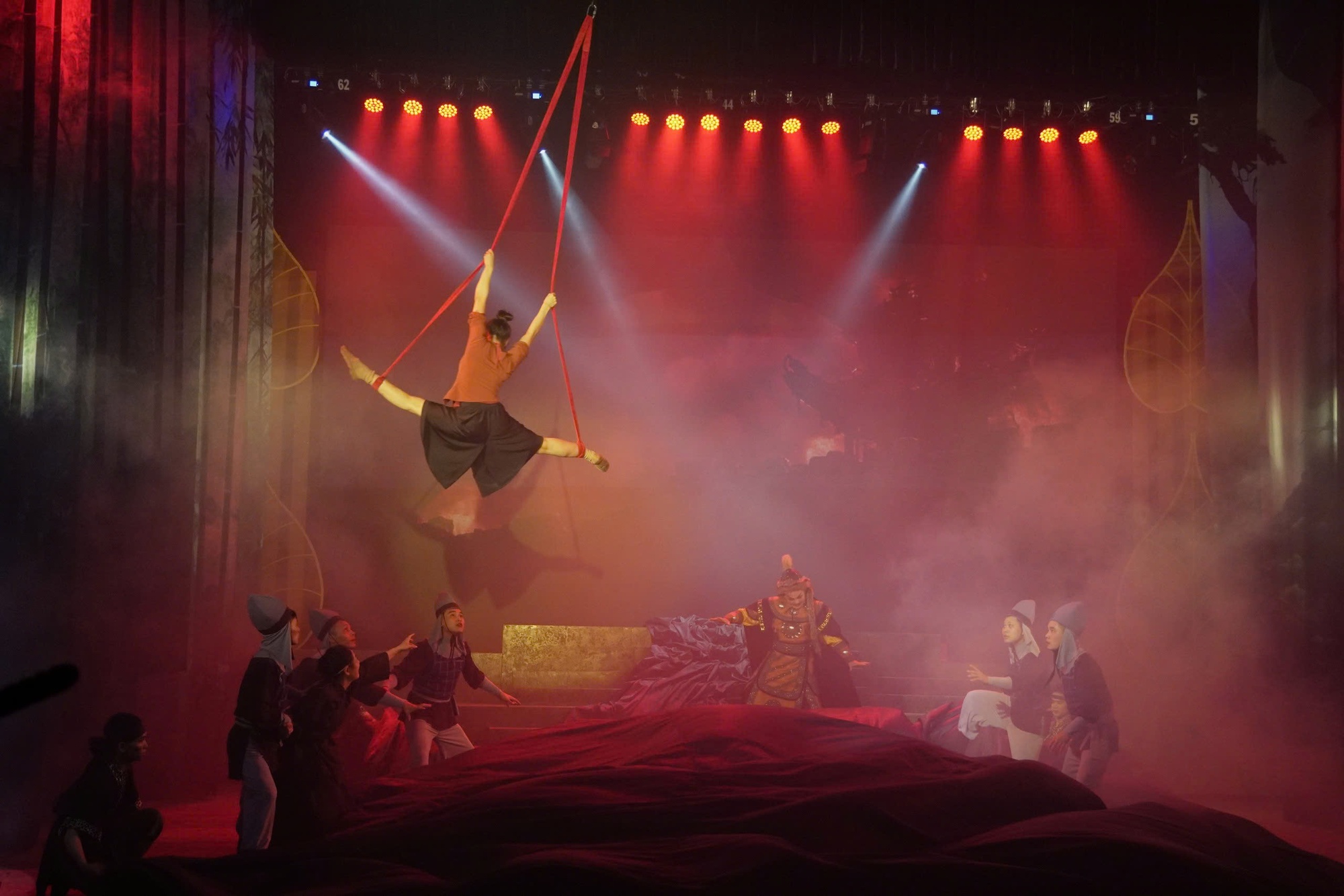 Đưa dê, khỉ, lợn, ngỗng làm xiếc trong vở diễn về Phật hoàng Trần Nhân Tông - Ảnh 3. Trần Nhân Tông - Ảnh 4.