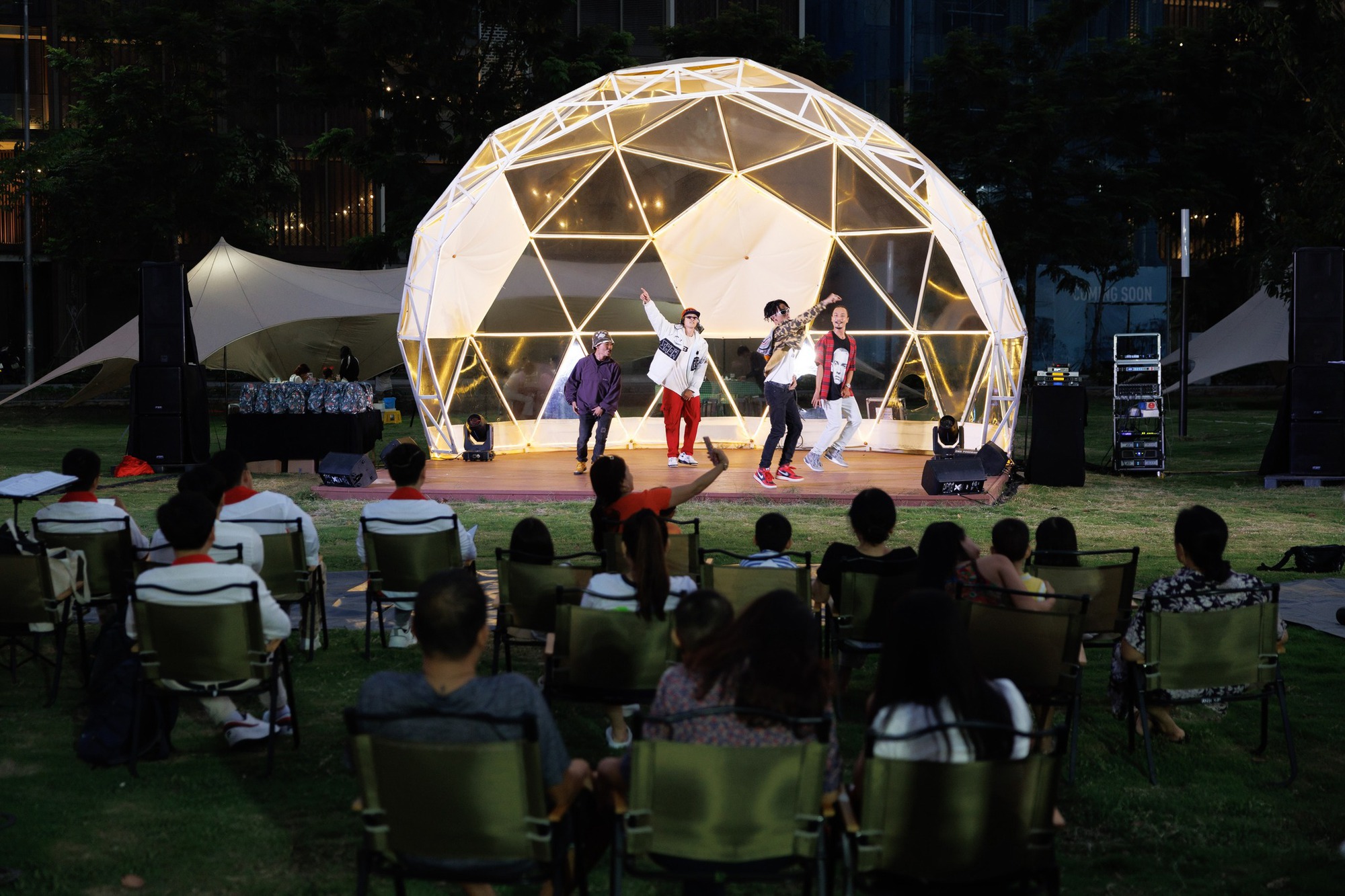 Lễ hội Giáng sinh miễn phí tại Dinh Độc Lập - Ảnh 1. Lễ hội Giáng sinh miễn phí tại Dinh Độc Lập - Ảnh 1.