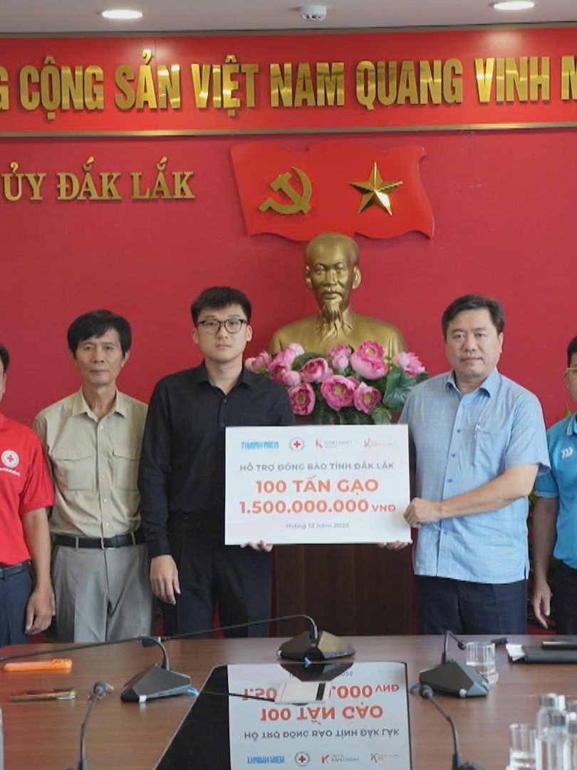 Quỹ “Khởi sự từ tâm” hỗ trợ 100 tấn gạo và học bổng cho trẻ mồ côi sau lũ tại Đắk Lắk