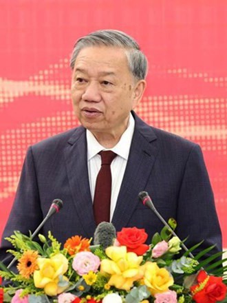 Quân đội Nhân dân vững bước dưới cờ Đảng quang vinh