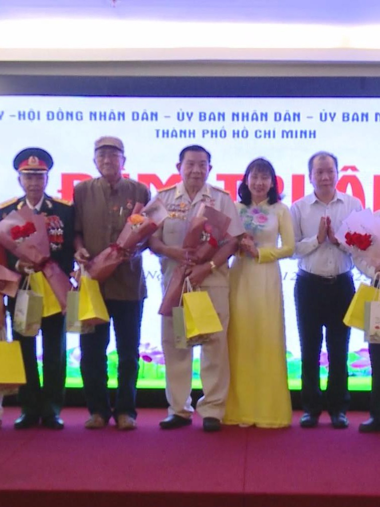 TP. Hồ Chí Minh trao tặng quà tới 130 đại biểu là người có công tiêu biểu