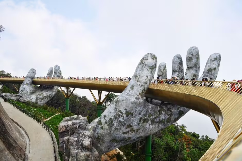 Khách Anh vừa sợ vừa kinh ngạc trước 'cây cầu đẹp nhất thế giới' ở Việt Nam- Ảnh 1. Khách Anh vừa sợ vừa kinh ngạc trước 'cây cầu đẹp nhất thế giới' ở Việt Nam- Ảnh 1.