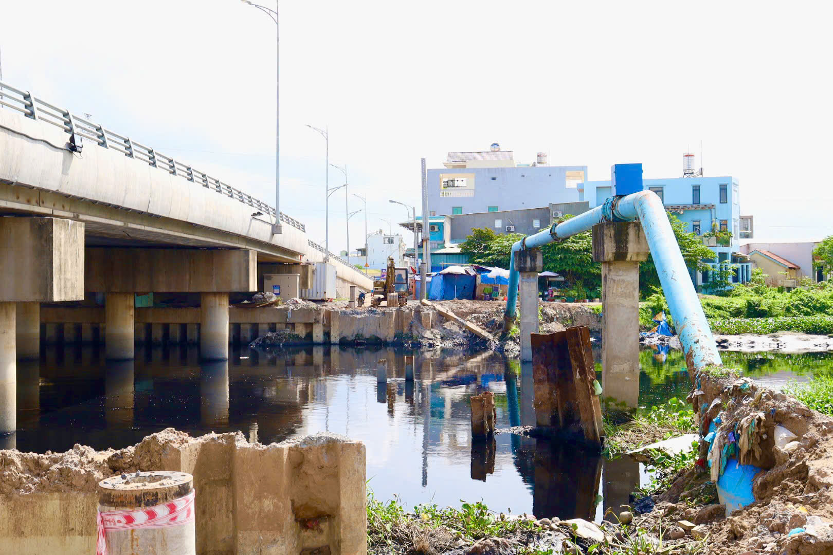 Bình Tân kêu gọi người dân nhận bồi thường dự án Cải tạo Sông Đập - Ảnh 1.