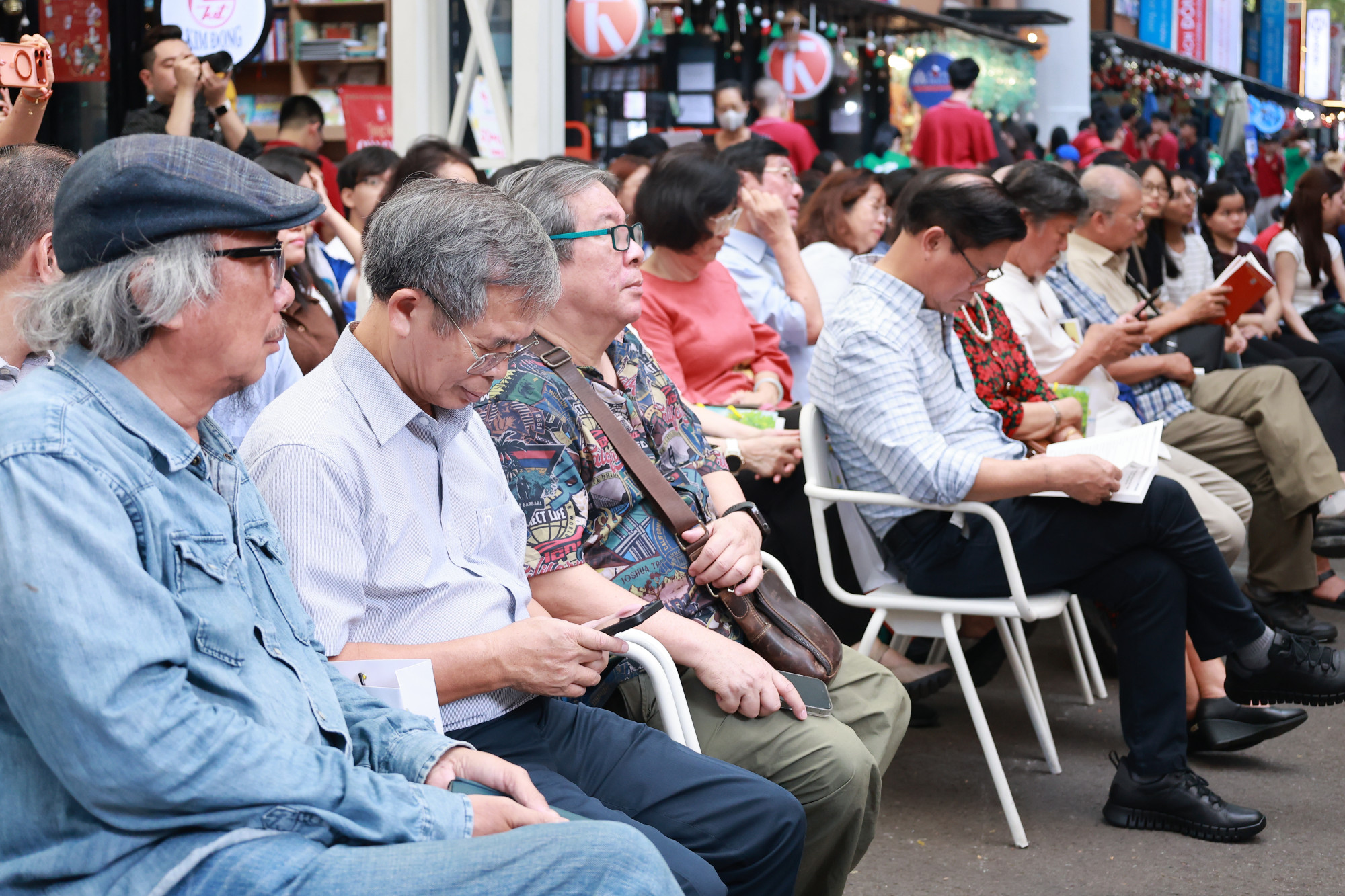 Tập sách tri ân những người 'gieo chữ' thầm lặng- Ảnh 1.