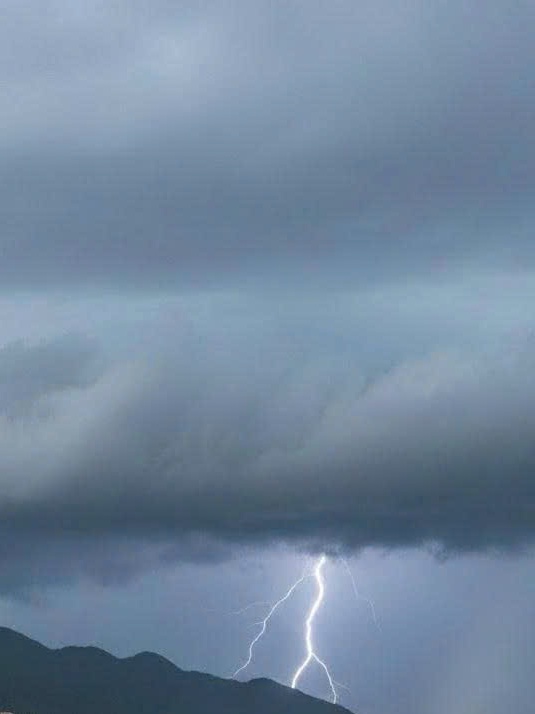 Cảnh báo mưa lớn, dông lốc từ Quảng Trị đến Nam Bộ