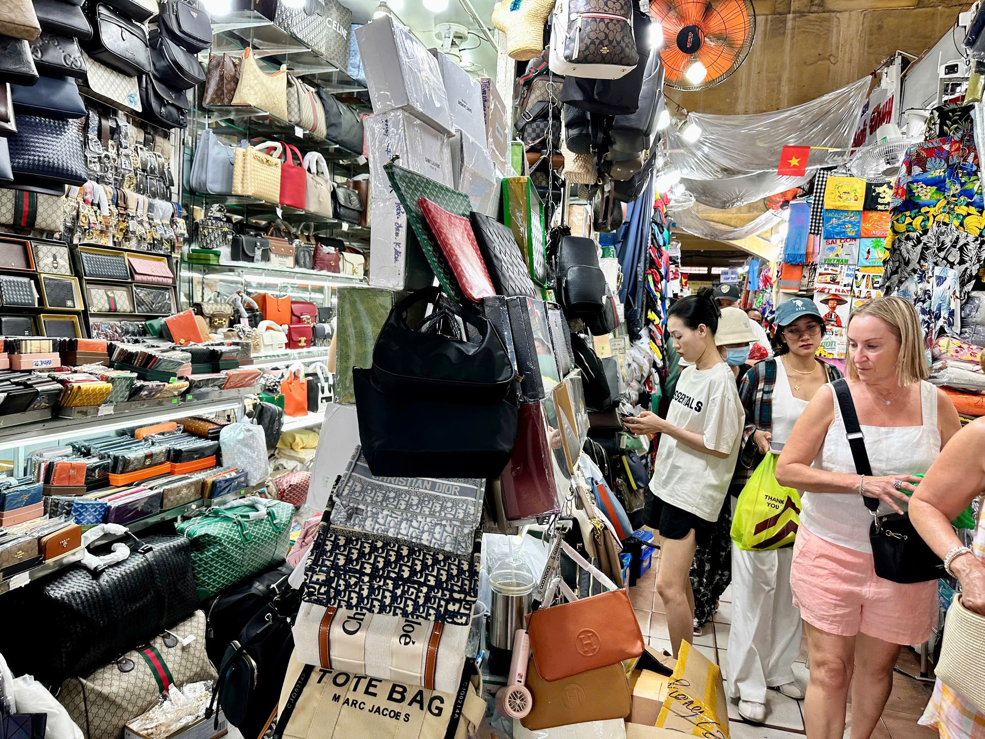 Từng cá nhân trong hộ kinh doanh sẽ bị khấu trừ tiền khi xử phạt vi phạm- Ảnh 1.