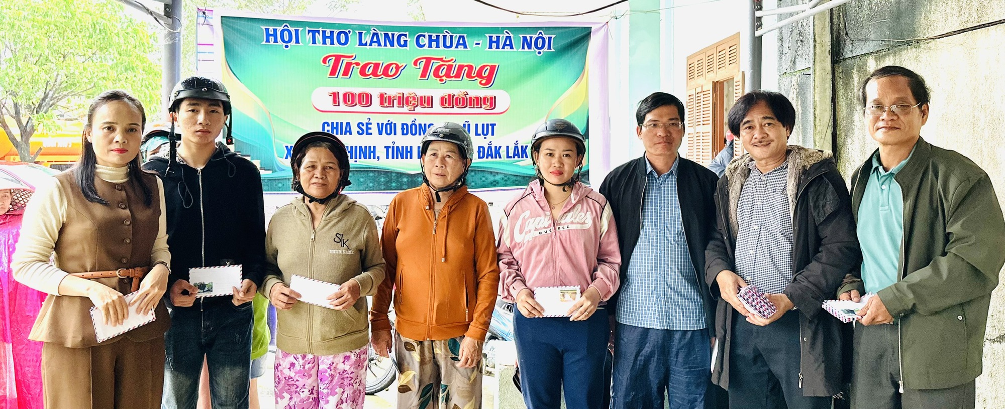 Hội thơ Làng Chùa - Hà Nội sẻ chia nghĩa tình với vùng lũ- Ảnh 1.