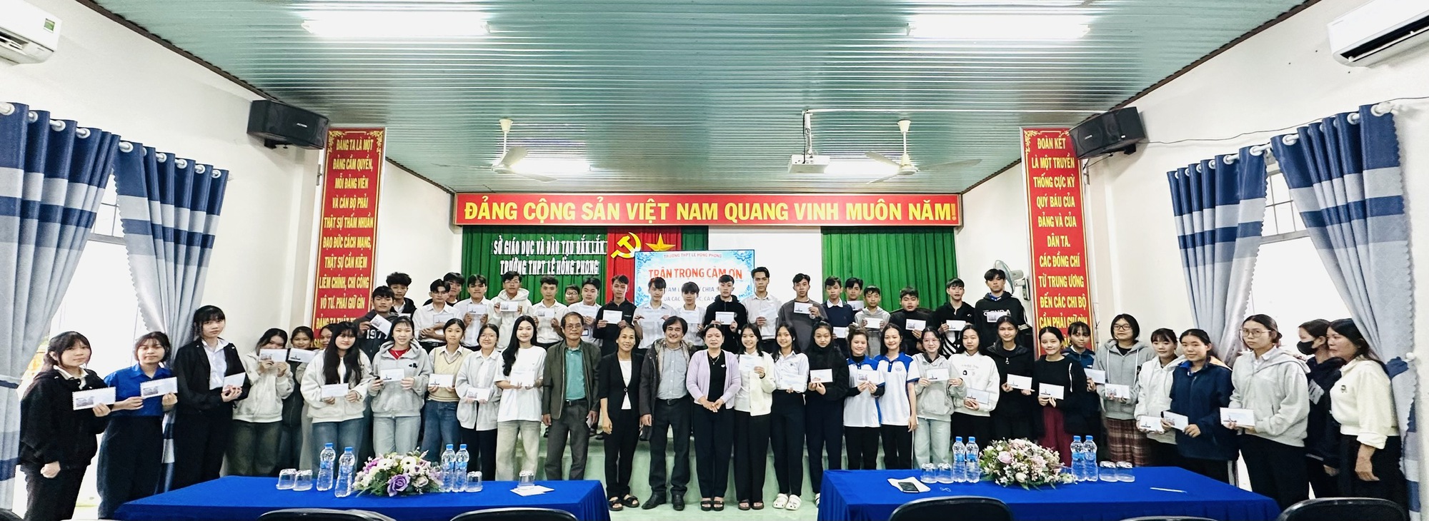 Hội thơ Làng Chùa - Hà Nội sẻ chia nghĩa tình với vùng lũ- Ảnh 2.