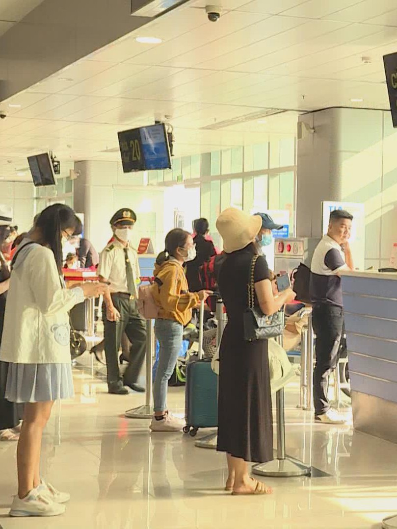 TP. Hồ Chí Minh hỗ trợ hàng nghìn vé máy bay, tàu xe đưa công nhân về quê đón Tết 2026