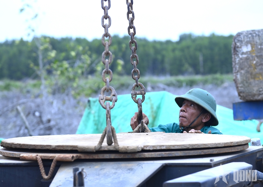 Thủ tướng chỉ đạo tháo gỡ vướng mắc vật liệu cho các công trình chiến lược tại Cà Mau- Ảnh 8.