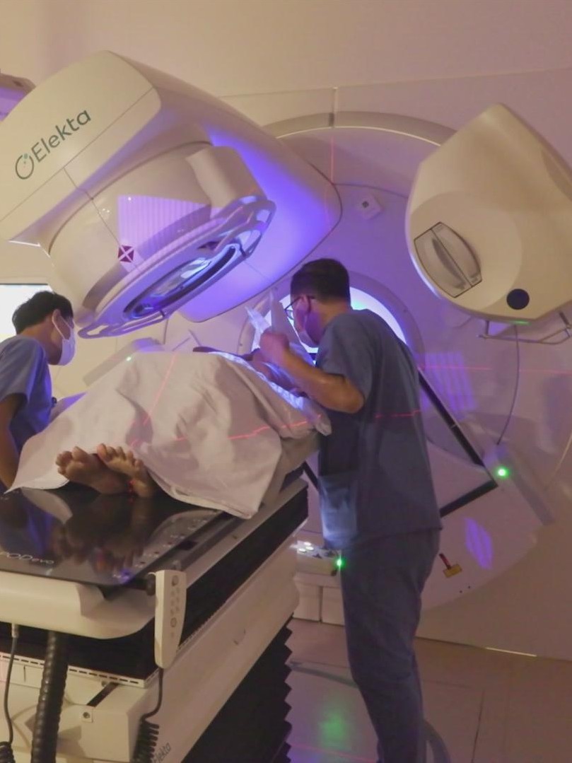 Kết hợp hóa xạ trị tiêu diệt khối u phổi ở người đàn ông hút thuốc lào hơn 30 năm