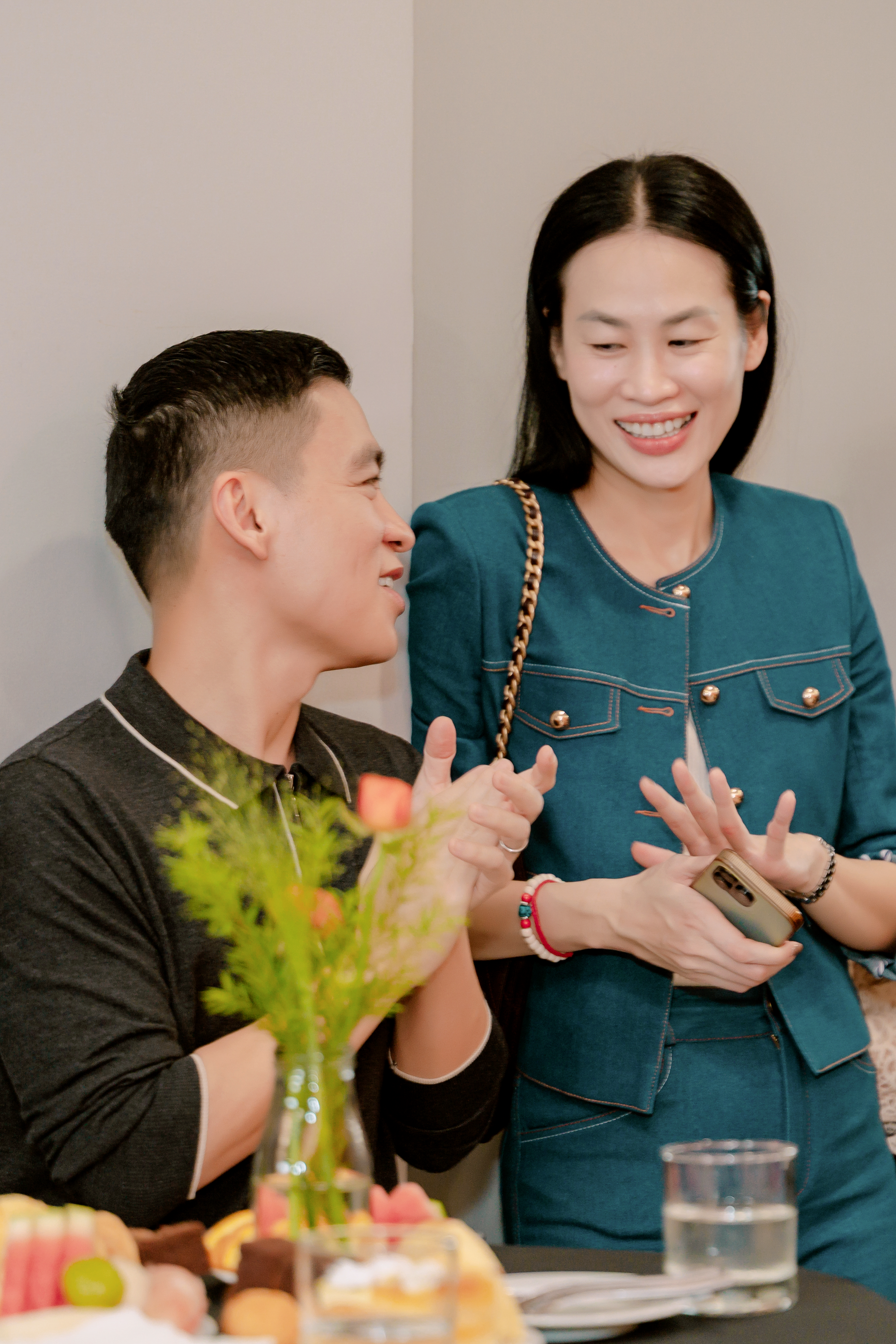 Sao Việt mê mệt với yoga mới - Ảnh 2.