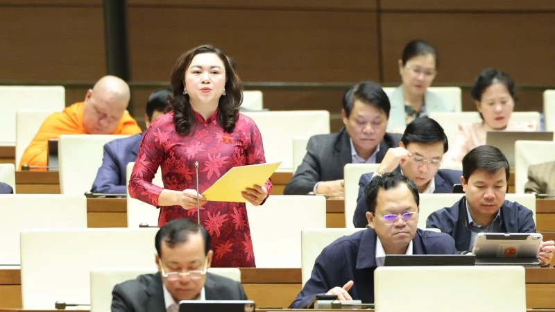 Đề xuất chính sách đãi ngộ và đào tạo nhân lực y tế “từ sớm, từ xa”