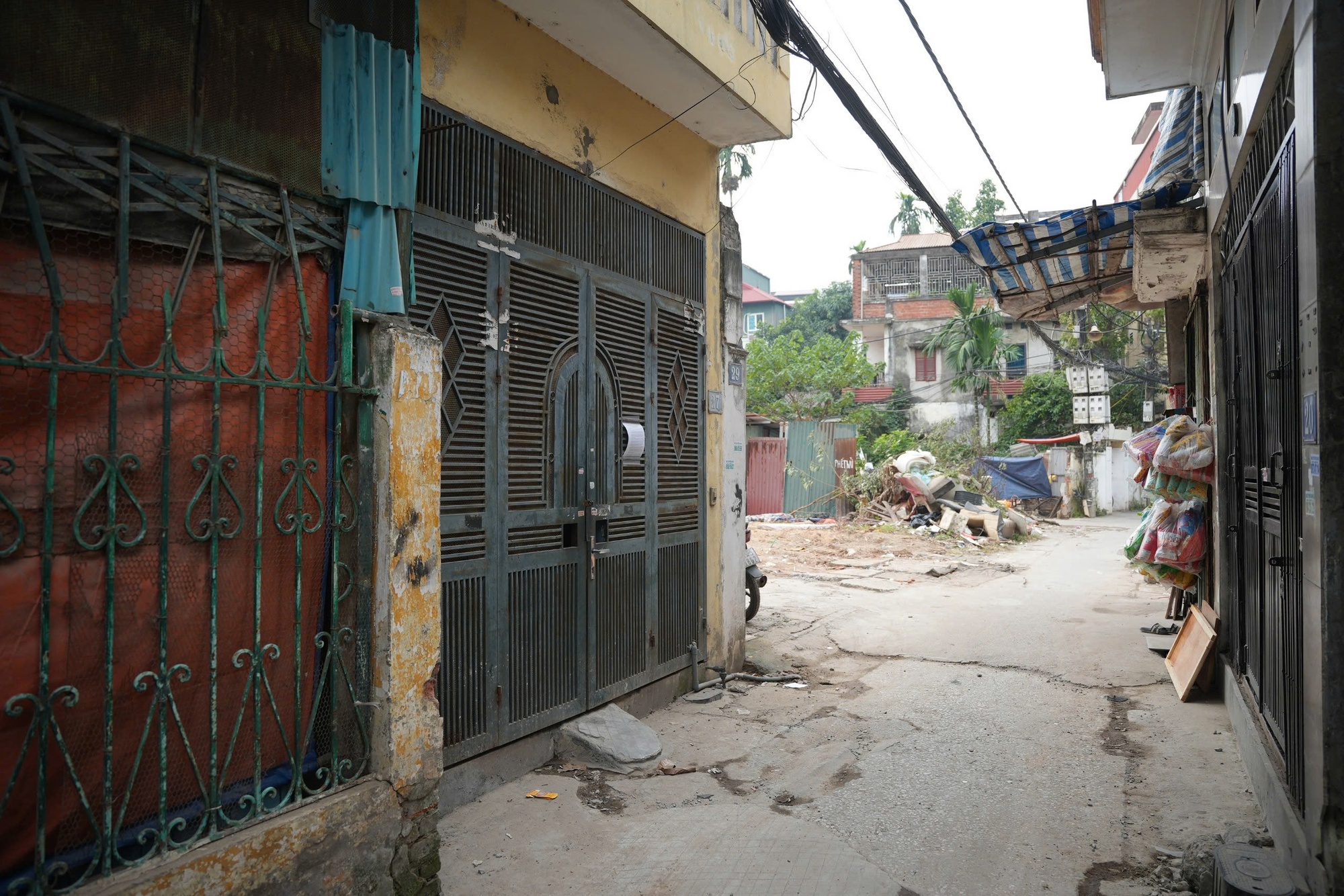 Hà Nội cắt điện, nước, cưỡng chế thu hồi đất làm đường Vành đai 2,5- Ảnh 2.