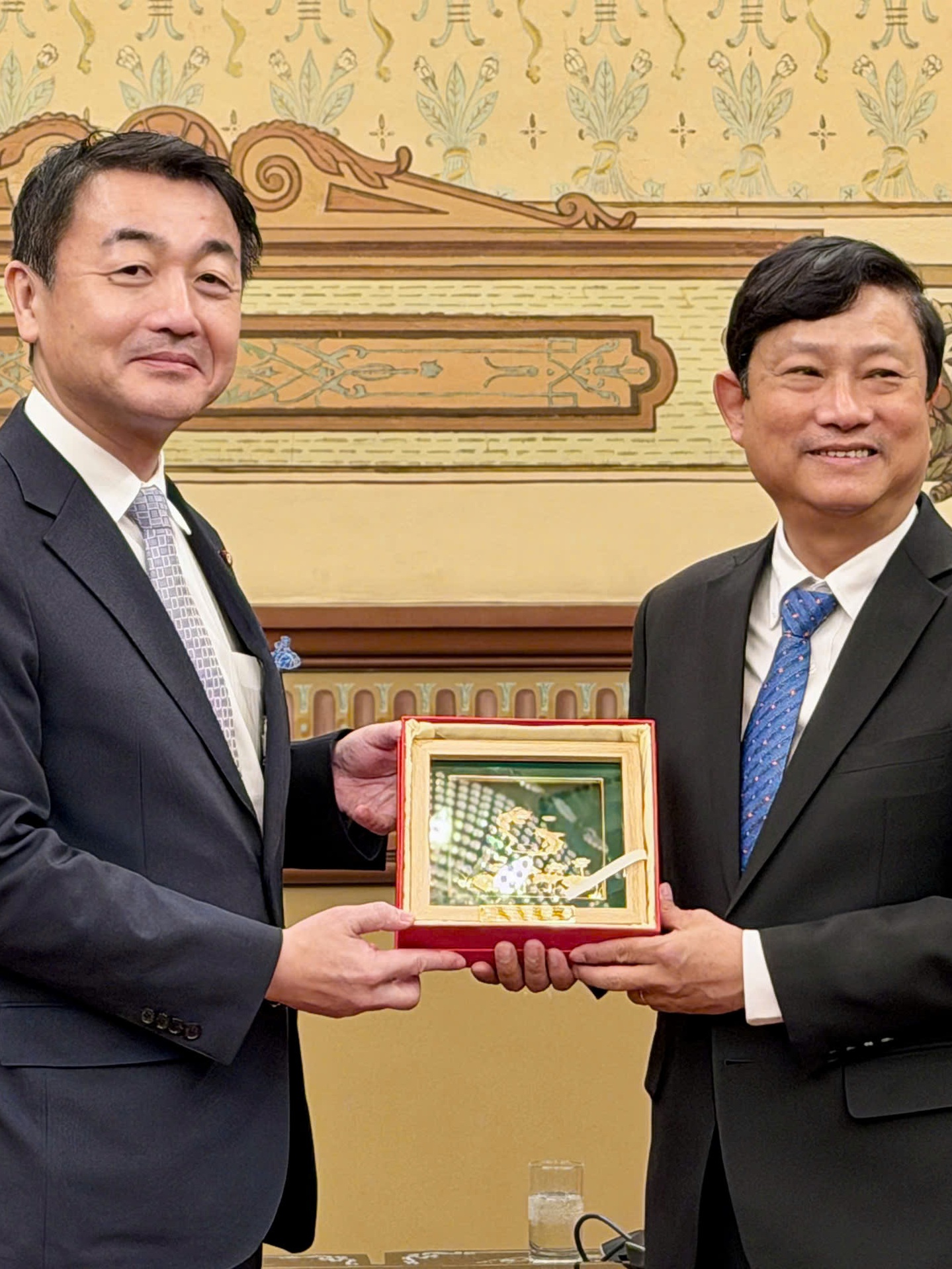 Bí thư Thành ủy TP. Hồ Chí Minh Trần Lưu Quang tiếp Thứ trưởng Bộ Đất đai, Hạ tầng, Giao thông và Du lịch Nhật Bản