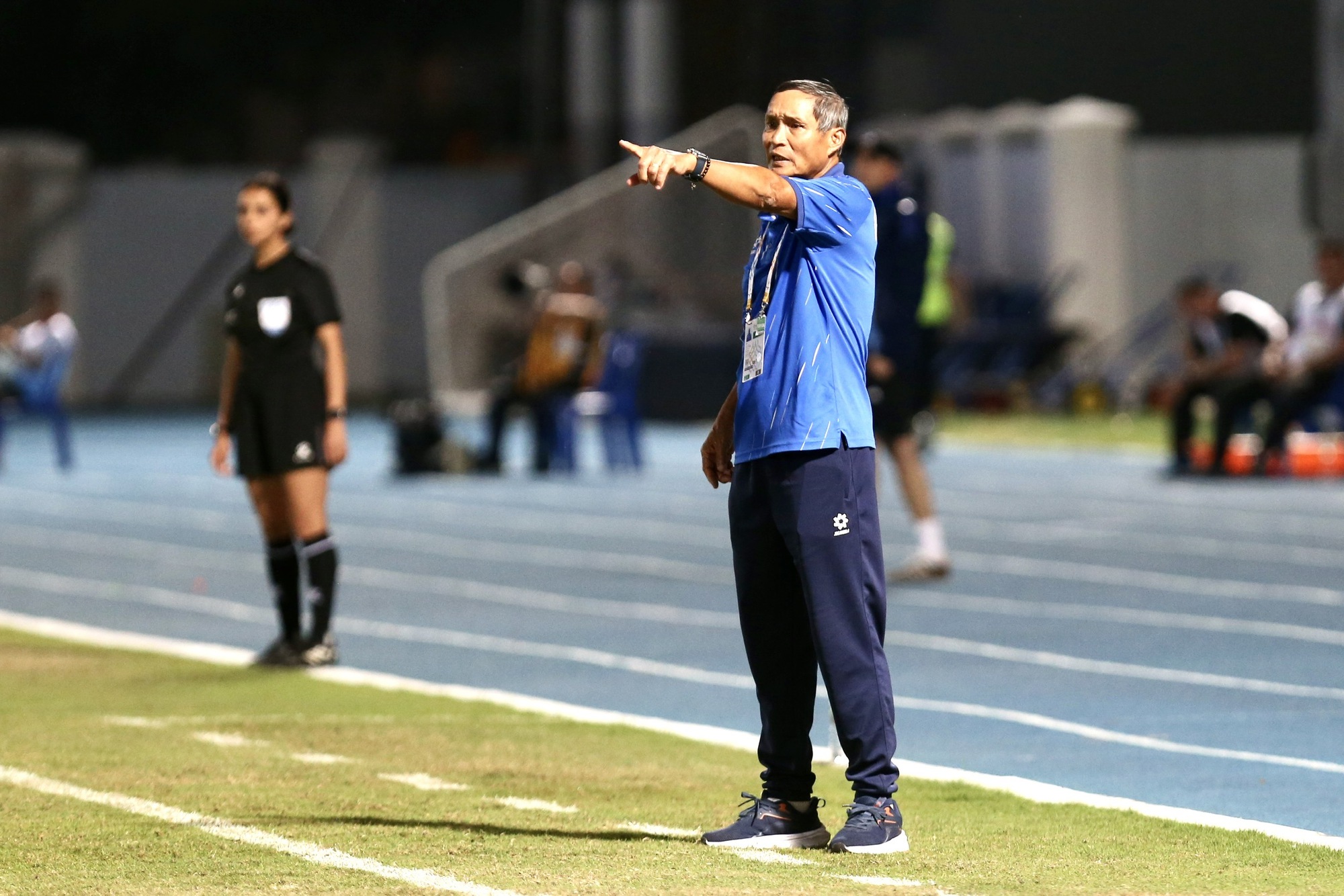 Nóng: Trịnh Thu Vinh tốp 1 VĐV tiêu biểu toàn quốc 2025, HLV Kim Sang-sik và U22 Việt Nam được vinh danh - Ảnh 8.