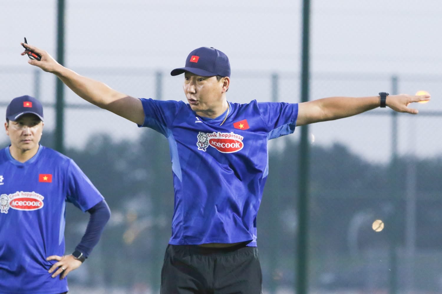 Nóng: Trịnh Thu Vinh tốp 1 VĐV tiêu biểu toàn quốc 2025, HLV Kim Sang-sik và U22 Việt Nam được vinh danh - Ảnh 6.