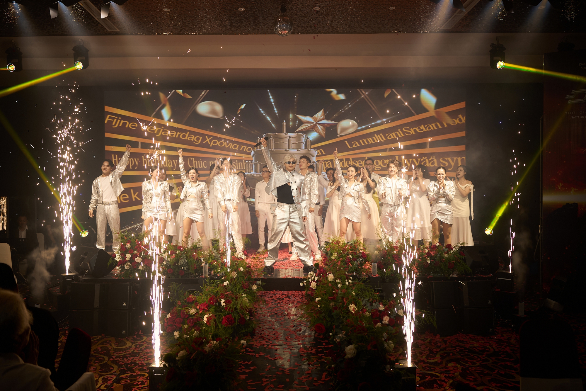 Phan Đinh Tùng đón tuổi 50 ra sao?- Ảnh 1.