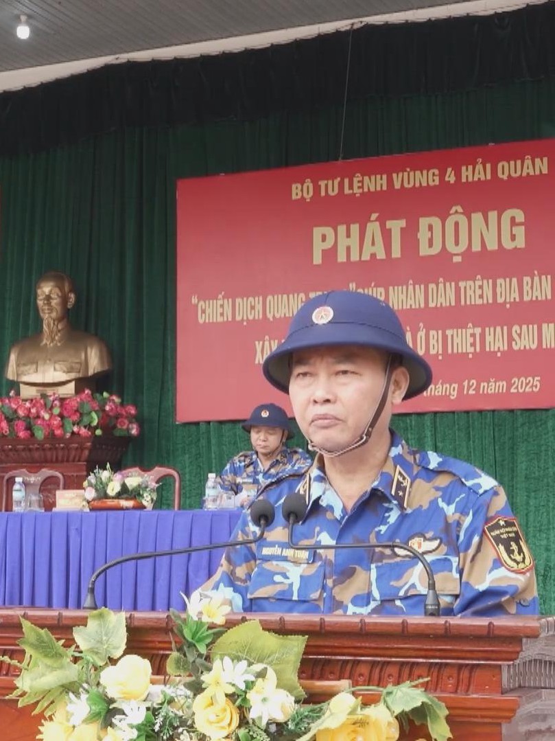 Vùng 4 Hải quân thần tốc ra quân hỗ trợ người dân miền Trung sau mưa lũ