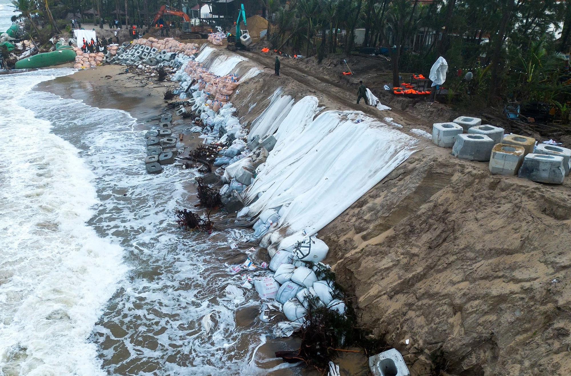 Đà Nẵng đề xuất Trung ương hỗ trợ 4.300 tỉ đồng để ứng phó thiên tai - Ảnh 1. Đà Nẵng đề xuất Trung ương hỗ trợ 4.300 tỉ đồng để ứng phó thiên tai - Ảnh 1.