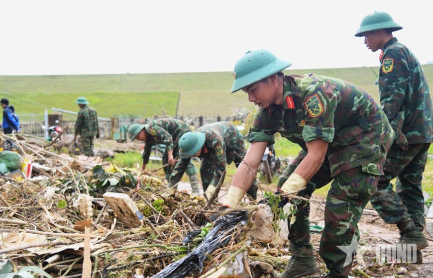 Khắc phục hậu quả mưa lũ ở Lâm Đồng: Ưu tiên an cư, thông tuyến hệ thống giao thông - Ảnh 1.