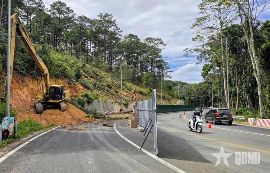 Khắc phục hậu quả mưa lũ ở Lâm Đồng: Ưu tiên an cư, thông tuyến hệ thống giao thông - Ảnh 4.