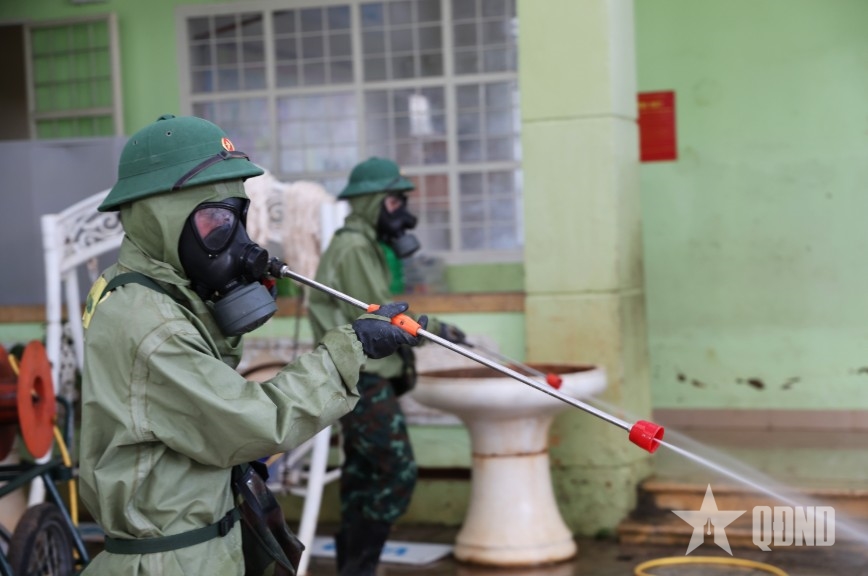 Khắc phục hậu quả mưa lũ ở Lâm Đồng: Ưu tiên an cư, thông tuyến hệ thống giao thông - Ảnh 3.