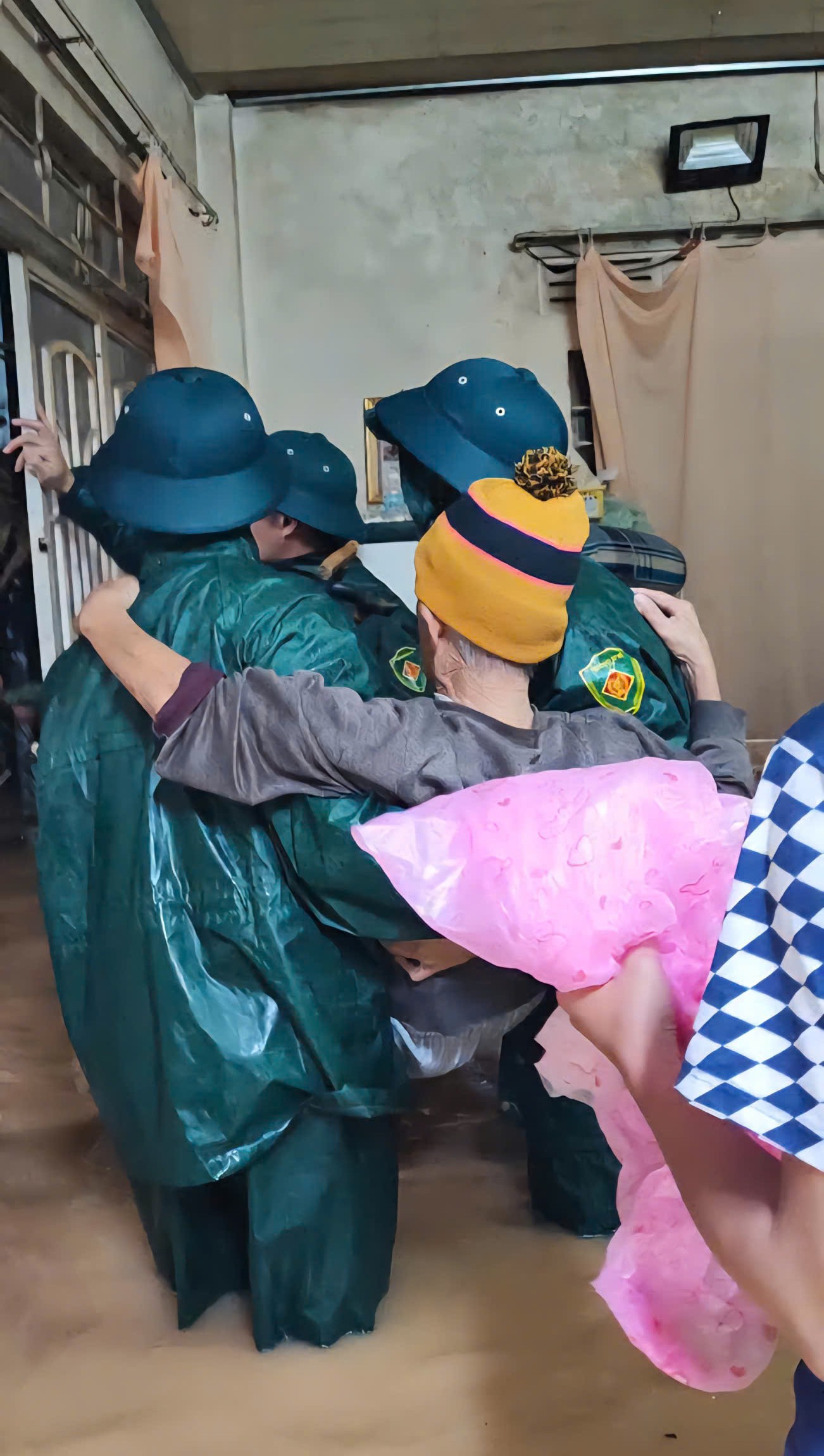 Mưa lớn lại sạt lở đèo Mimosa và các đèo, gây ngập lụt nặng nhiều nơi- Ảnh 9.