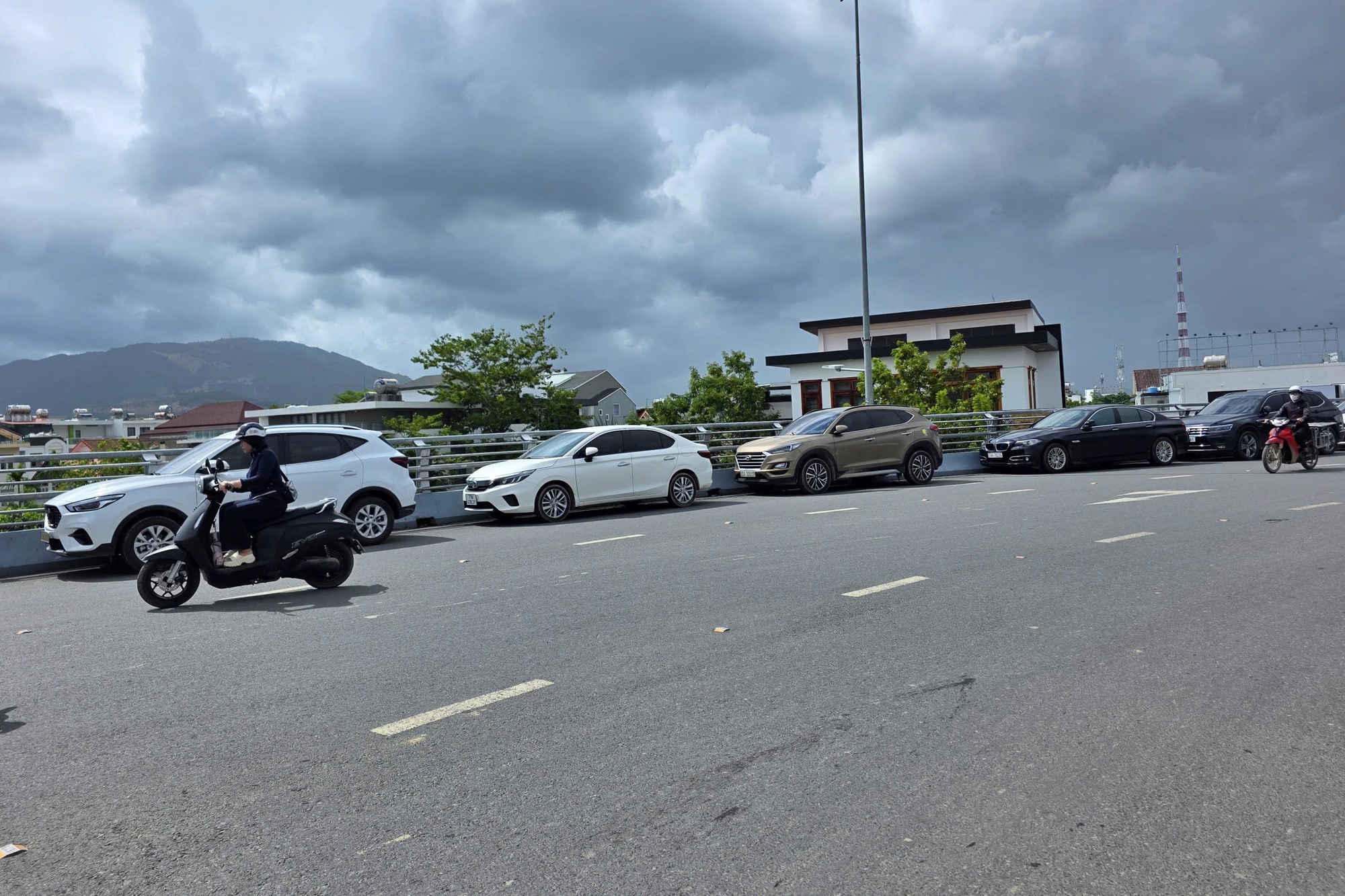 Khánh hòa: Nha Trang chạy lụt lần 4 do xả hồ chứa Am Chúa và Đắc Lộc - Ảnh 14. Khánh hòa: Nha Trang chạy lụt lần 4 do xả hồ chứa Am Chúa và Đắc Lộc - Ảnh 14.