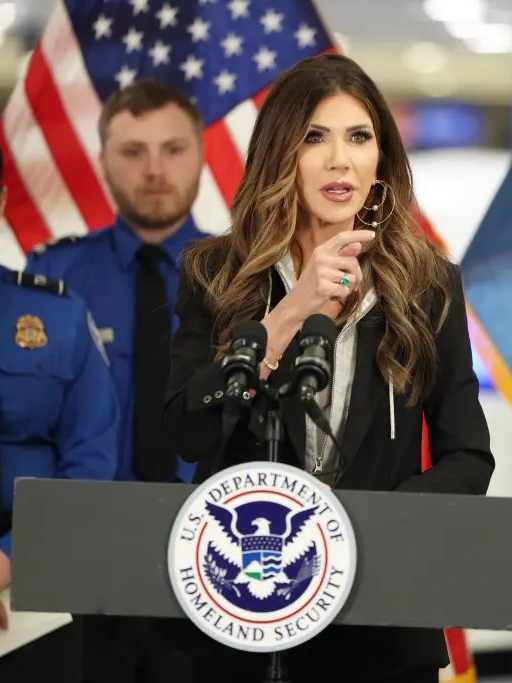 Mỹ mở rộng lệnh cấm nhập cảnh lên hơn 30 quốc gia