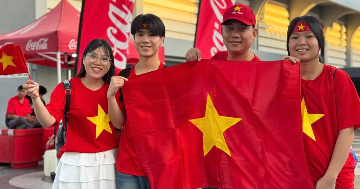 Gia đình Việt - Thái trên khán đài SEA Games 33