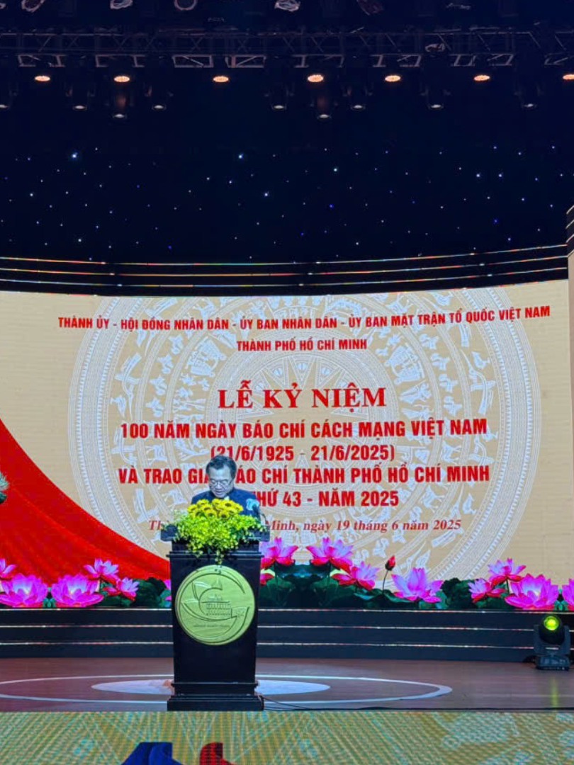Một thế kỷ vững ngòi bút, sáng niềm tin