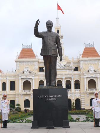 TP.HCM dâng hoa tưởng niệm Chủ tịch Hồ Chí Minh và khai mạc triển lãm kỷ niệm 100 năm Báo chí Cách mạng Việt Nam