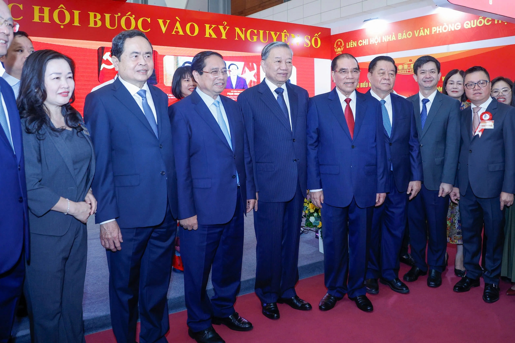 Tổng Bí thư Tô Lâm dự lễ kỷ niệm 100 năm Ngày Báo chí cách mạng Việt Nam- Ảnh 2. Tổng Bí thư Tô Lâm dự lễ kỷ niệm 100 năm Ngày Báo chí cách mạng Việt Nam- Ảnh 2.