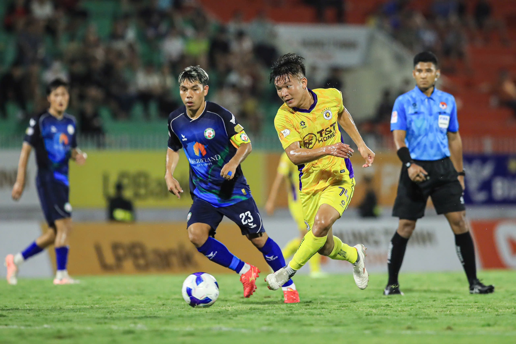 Bảng xếp hạng chung cuộc V-League 2024-2025: Nam Định đăng quang, Bình Định trở lại hạng nhất, HAGL tốp 9- Ảnh 2.