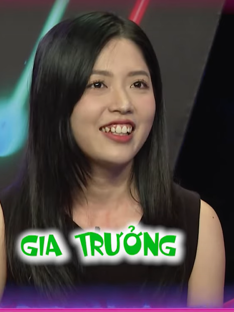 Anh trai cười gượng khi đàng gái tiết lộ nàng... gia trưởng