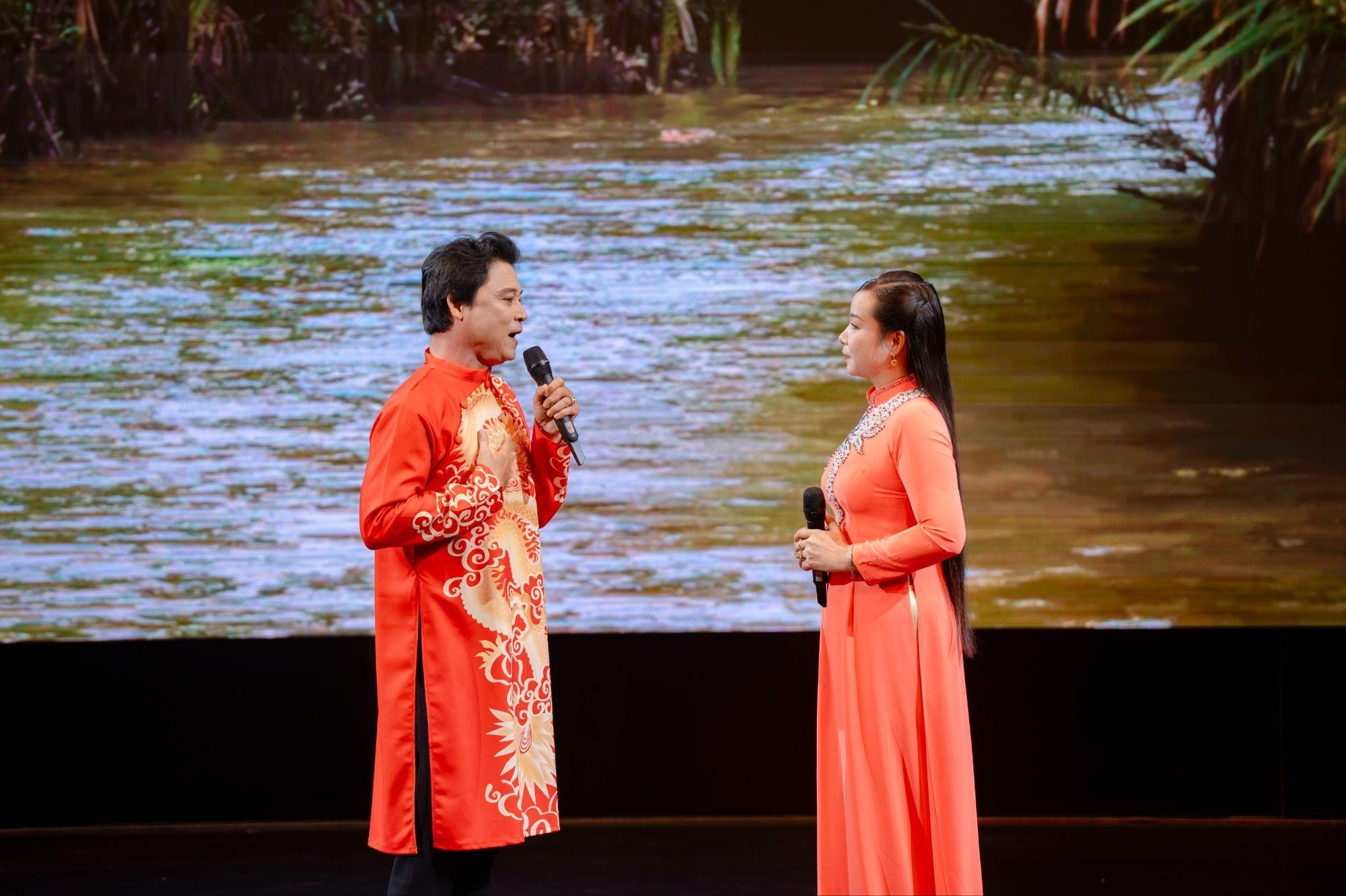 Âm Thanh Phù Sa Mùa 3: Dấu ấn trưởng thành của các thế hệ nghệ sĩ Cải lương An Giang- Ảnh 2. Âm Thanh Phù Sa Mùa 3: Dấu ấn trưởng thành của các thế hệ nghệ sĩ Cải lương An Giang- Ảnh 2.