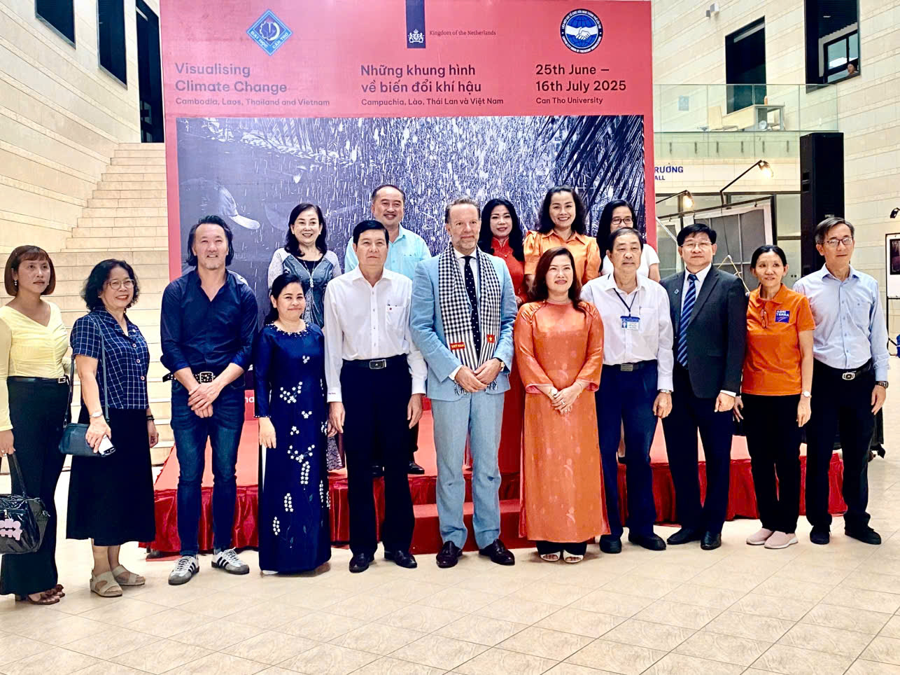 Triển lãm ảnh tác động biến đổi khí hậu tại Campuchia, Lào, Thái Lan, Việt Nam- Ảnh 2. Triển lãm ảnh tác động biến đổi khí hậu tại Campuchia, Lào, Thái Lan, Việt Nam- Ảnh 2.