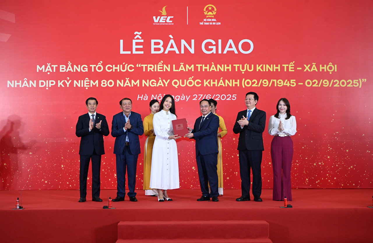 Trung tâm Triển lãm Việt Nam quy mô bậc nhất Đông Nam Á chính thức được bàn giao - Ảnh 2. Trung tâm Triển lãm Việt Nam được bàn giao phục vụ kỷ niệm 80 năm Quốc khánh - Ảnh 2.