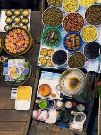 Vẽ tranh chợ nổi