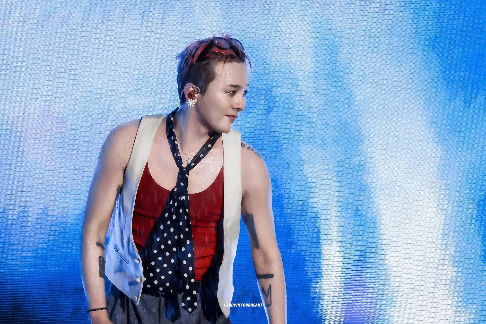 G-Dragon hủy concert tại Thái Lan vì lo ngại sức khỏe người hâm mộ trong nắng nóng- Ảnh 4. G-Dragon hủy concert tại Thái Lan vì lo ngại sức khỏe người hâm mộ trong nắng nóng- Ảnh 4.