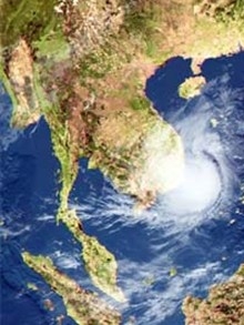 Áp thấp nhiệt đới gần Biển Đông, có khả năng mạnh lên thành bão