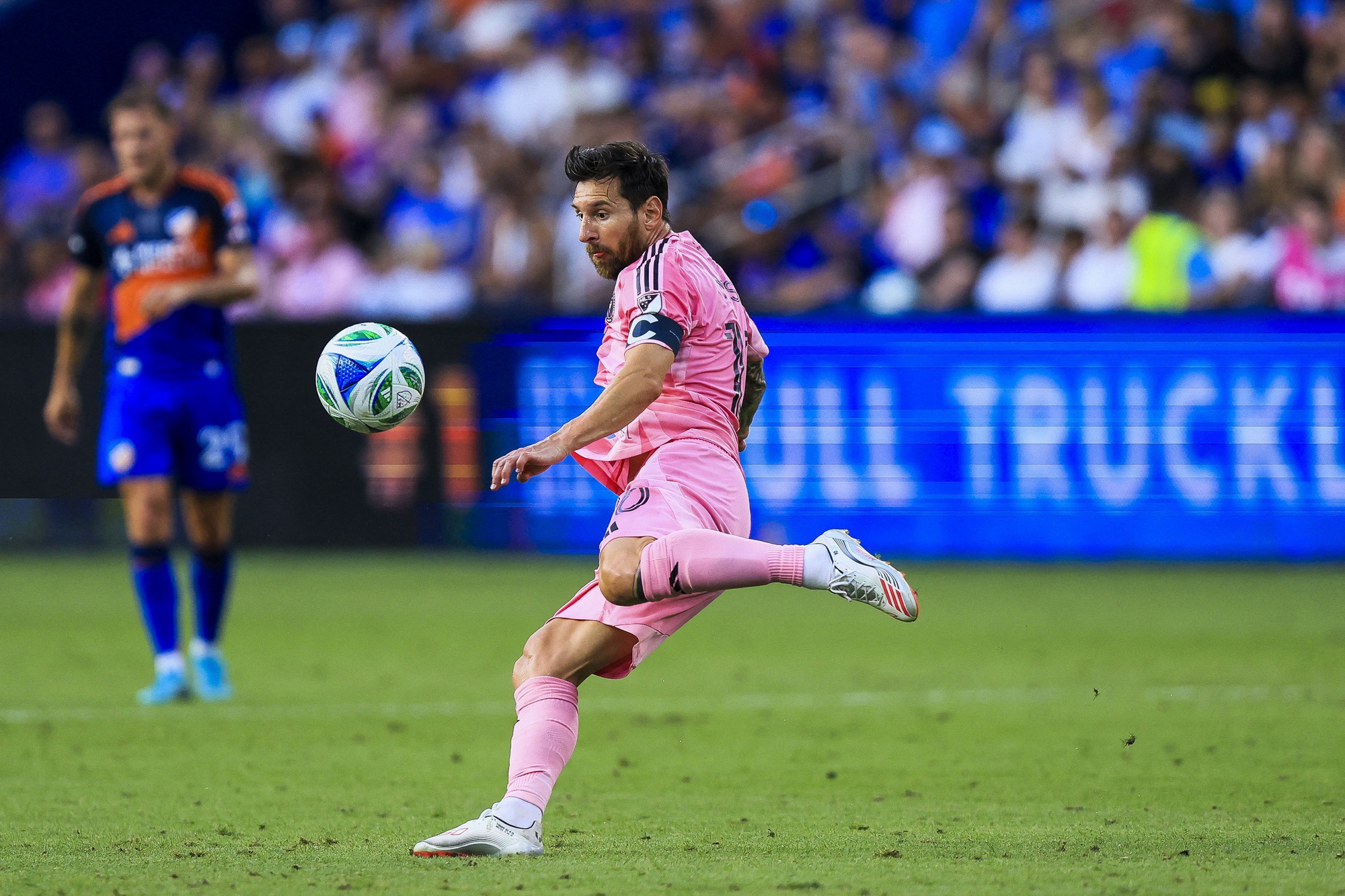 Messi gặp khắc tinh, chi tiết De Paul đến Inter Miami được hé lộ- Ảnh 1. Messi gặp khắc tinh, chi tiết De Paul đến Inter Miami được hé lộ- Ảnh 1.