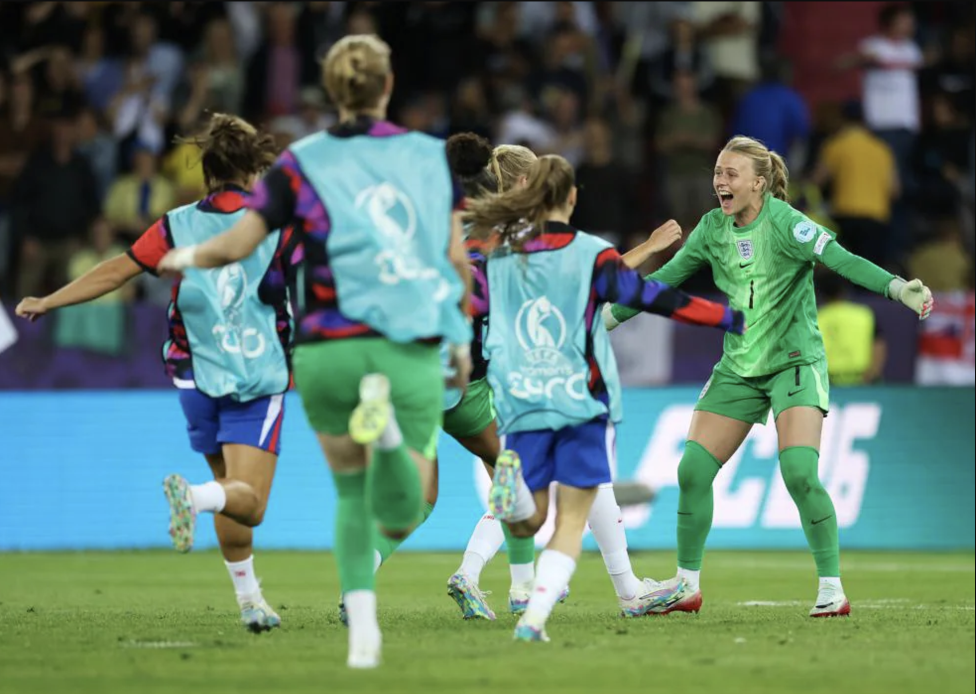 Euro 2025: Ngược dòng ngoạn mục, tuyển nữ Anh thắng nghẹt thở Thụy Điển ở tứ kết - Ảnh 6. Euro 2025: Ngược dòng ngoạn mục, tuyển nữ Anh thắng nghẹt thở Thụy Điển ở tứ kết - Ảnh 6.