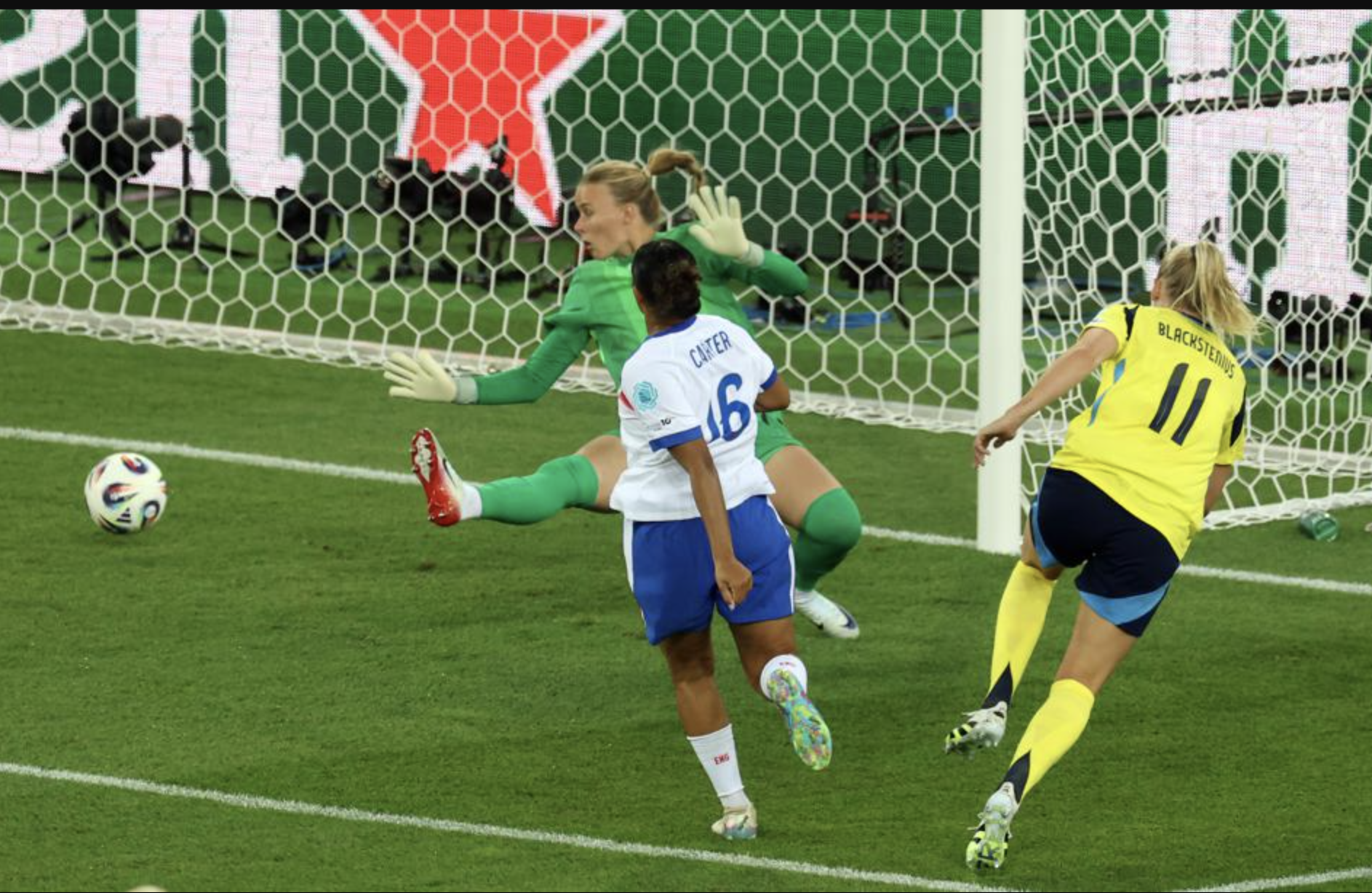 Euro 2025: Ngược dòng ngoạn mục, tuyển nữ Anh thắng nghẹt thở Thụy Điển ở tứ kết - Ảnh 2. Euro 2025: Ngược dòng ngoạn mục, tuyển nữ Anh thắng nghẹt thở Thụy Điển ở tứ kết - Ảnh 2.