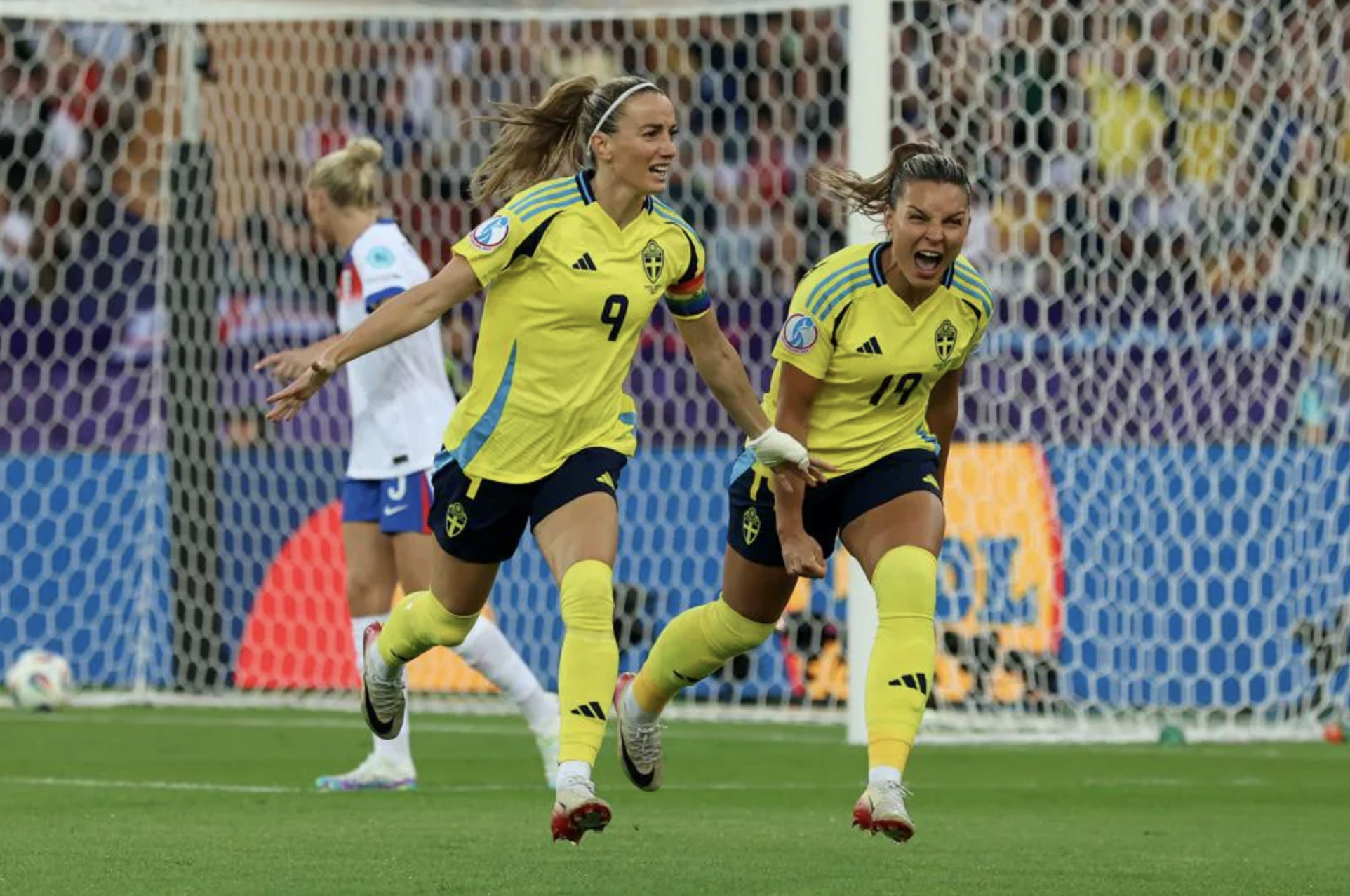 Euro 2025: Ngược dòng ngoạn mục, tuyển nữ Anh thắng nghẹt thở Thụy Điển ở tứ kết - Ảnh 1. Euro 2025: Ngược dòng ngoạn mục, tuyển nữ Anh thắng nghẹt thở Thụy Điển ở tứ kết - Ảnh 1.