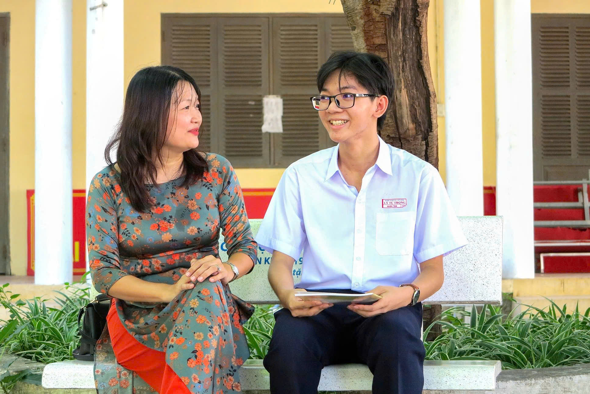 Khánh Hòa: 97,71% học sinh tốt nghiệp THPT, thủ khoa mơ làm giáo viên Toán - Ảnh 2.