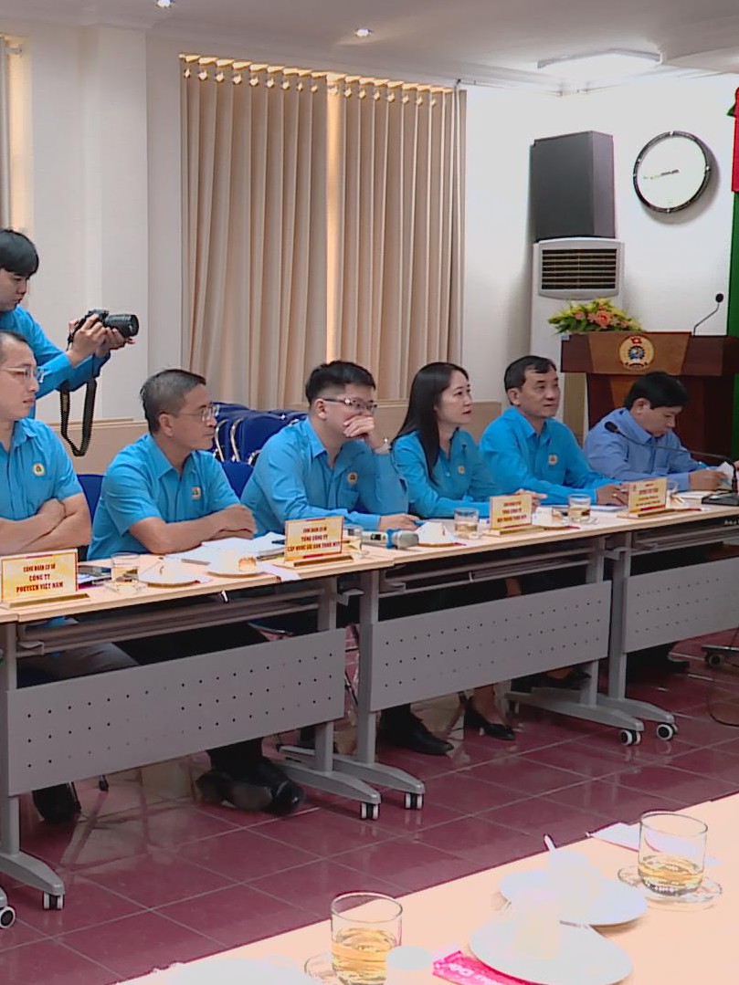 Tăng cường tuyên truyền, giáo dục chính trị, pháp luật cho công nhân TP.HCM