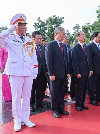 Tổng Bí thư Tô Lâm và lãnh đạo Đảng, Nhà nước tưởng niệm các Anh hùng liệt sĩ